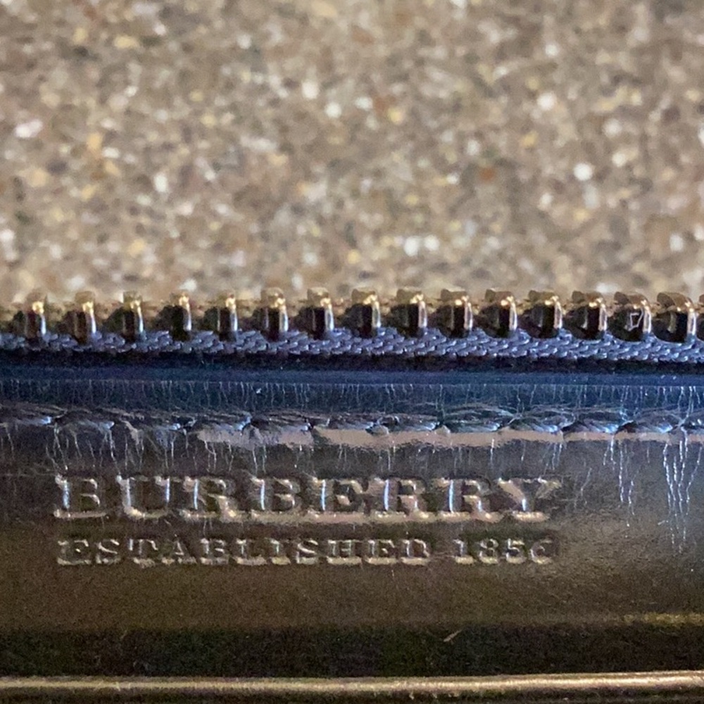 Burberry Zip Around Wallet EUC - Picture 10 of 14